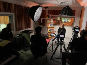 Bastidoresde Gravação - Velise_Maciel_na_Radio_Inconfidencia - Credito: Simome Galo